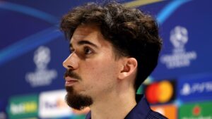 (ВИДЕО) Најдобриот фудбалер од средниот ред не сака да оди во Реал Мадрид