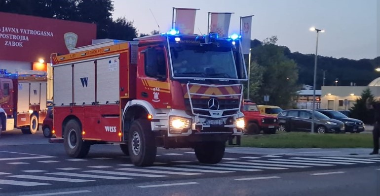 ЦРВЕН АЛАРМ ВО ХРВАТСКА: Над 4.700 повици за помош, пожарникарите во трка со времето против невремето