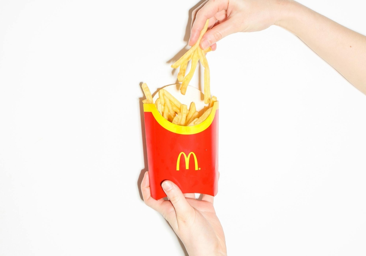 Доктор тврди дека помфритот и Кока-Кола од Мекдоналдс ги решаваат вообичаените болки: „Подобро од некои лекови“