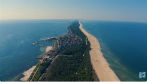 (ВИДЕО+ФОТО) За што се работи? Туристите се заинтригирани од појавата на Балтичкото Море, необичниот полуостров го нарекоа новата „територија“ на Полска