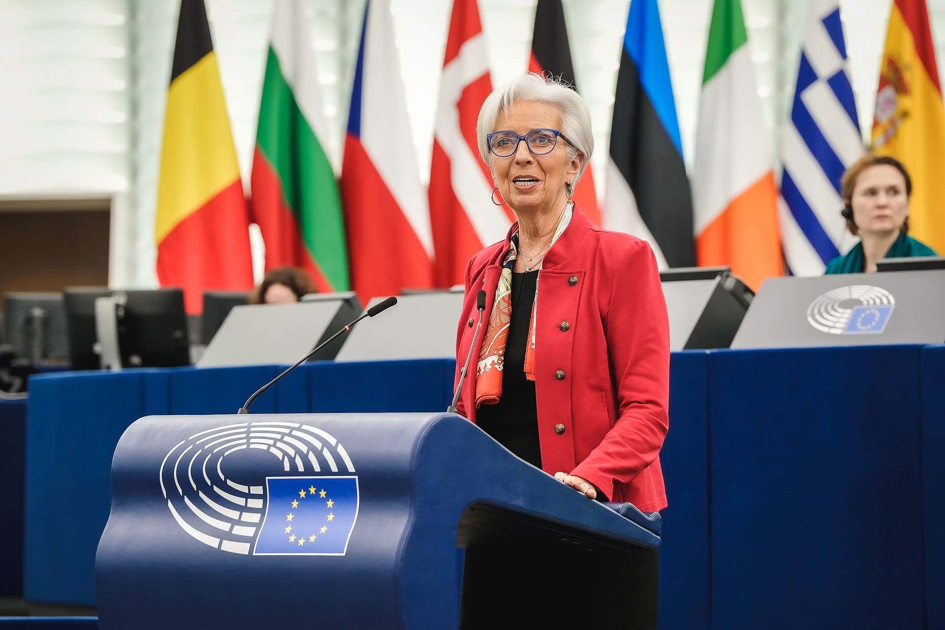 „СВЕТОТ СЕ НАОЃА НА РАБОТ ОД БЕЗДНА“ во снабдувањето со енергија, предупреди Кристин Лагард