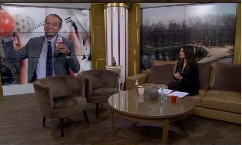 Ги изненади сите, а најмногу колешката Јована: И Александар Блажевски запеа… „Никогаш не е доцна“ за убави нешта (ВИДЕО)