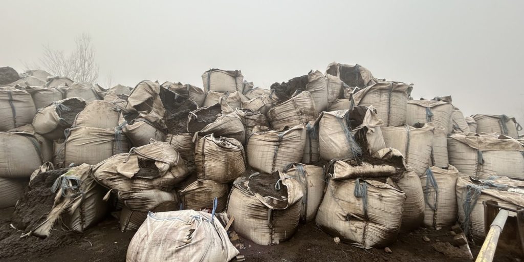 „Макстил“ се спогоди да плати 90 илјади евра и да ја извезе опасната прашина, пишува „Призма“