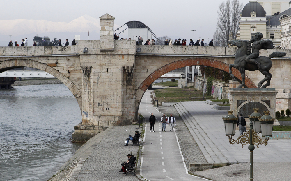 Претежно сончево време утре и во сабота, потоа дожд и пониски температури