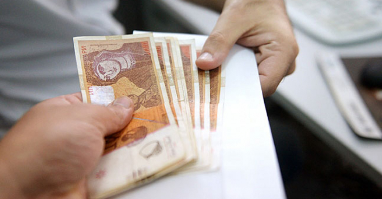 Вработена во тетовска банка „лапнала“ 39.000 евра од клиент – наместо на сметка, парите си ги земала за неа