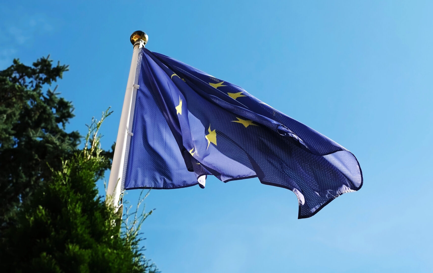 Сѐ поголем број европски земји одбиваат да ѝ помогнат на Америка