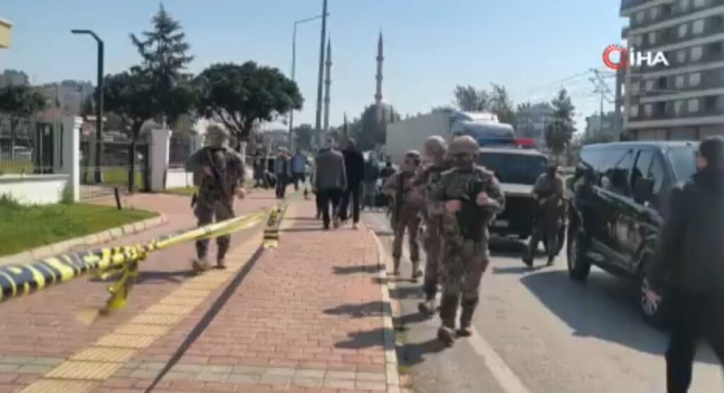 Се слушнале истрели во Анталија: Специјалните сили опколиле владината зграда!