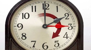 В недела завршува зимското сметање на времето – стрелките се поместуваат еден час нанапред