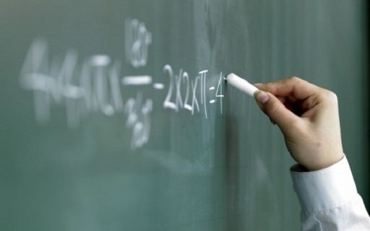 Уапсен наставник од средно училиште во Скопје, барал секс од ученичка