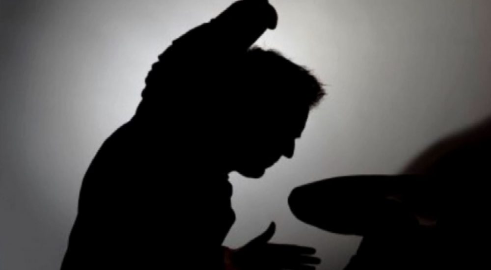 Кумановец осомничен за тешко семејно насилство, ја тепал сопругата и ѝ скршил три ребра