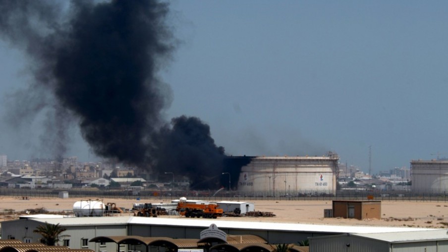 Рафинеријата Мина ал-Ахмади во пламен по напад со беспилотни летала