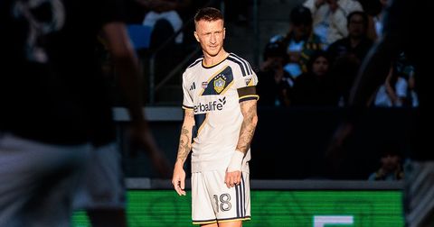 Марко Ројс го продолжи договорот и останува во Лос Анџелес