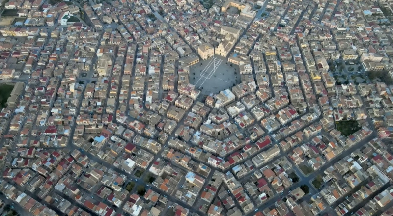 Град за љубителите на геометријата - италијанскиот „совршен шестаголник“