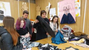 Филмските дела инспирација за македонските дизајнери и учениците за креациите дел од Креативен ден во Битола