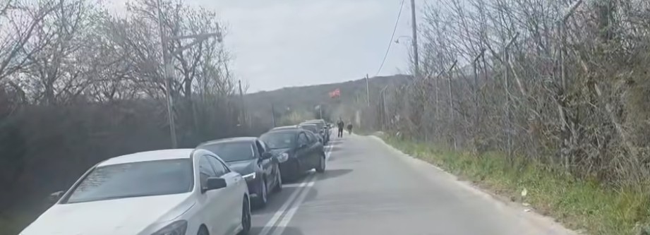 ВИКЕНДАШИТЕ ГО БЛОКИРАА И ГРАНИЧНИОТ ПРЕМИН ДОЈРАН – Македонците навалија на викенд на море