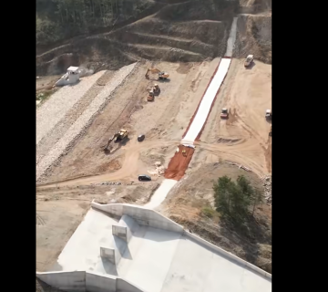 (ВИДЕО) ИЗГРАДЕНИ 70 ПРОЦЕНТИ ОД БРАНАТА ОТИЊА: Источниот дел од државата ќе го добие првото туристичко вештачко езеро, вели Николоски