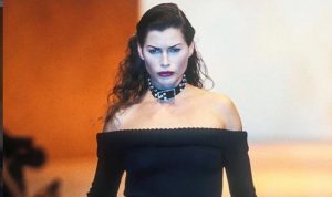 (ВИДЕО+ФОТО) ТОЈ БЕШЕ НАЈГОЛЕМА „ФАЦА“ КОГА ЗАВЕДЕ ЖЕНА НА КОЈА И СИНДИ И НАОМИ И СЕ ВОСХИТУВАА, А ПОТОА ПОЧНА ДА ЈА УНИШТУВА: За нивната врска се зборува и ден денес