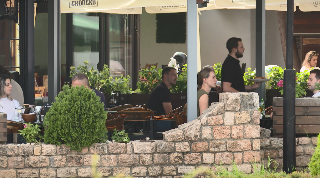 Кафеаните ќе треба да направат посебни влезови до простории за непушачи – предлог-законот за пушење на 24 март на владина седница