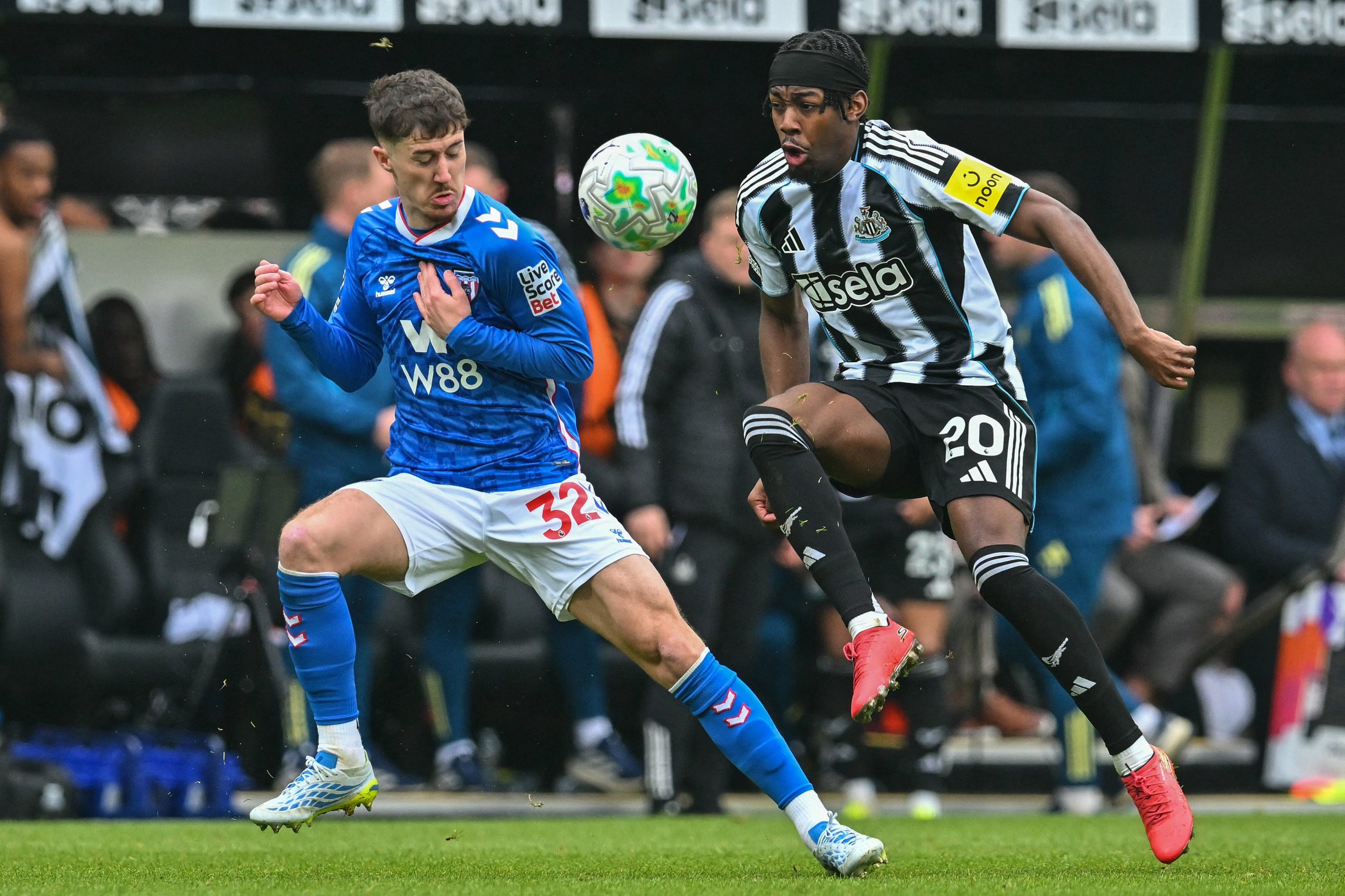 Њукасл поведе, но Сандерленд во 90. минута стигна до победа на „Сент Џејмс Парк“