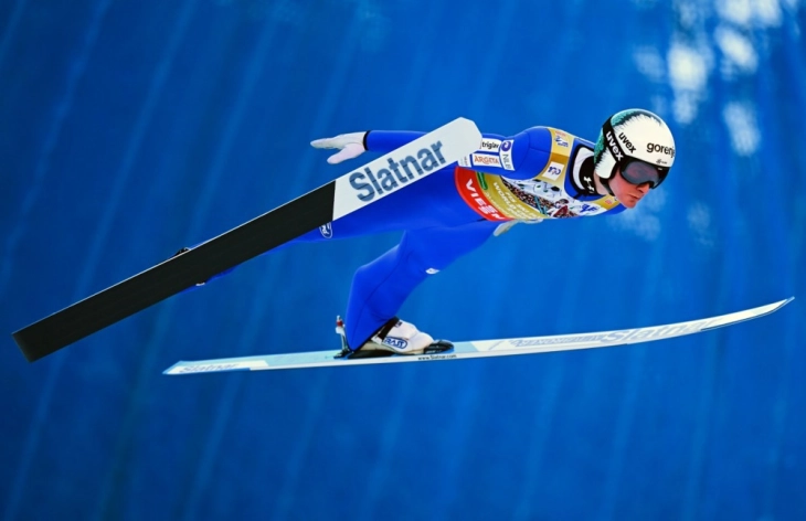 Домен Превц со рекорд на леталницата во Кулм до лесна победа