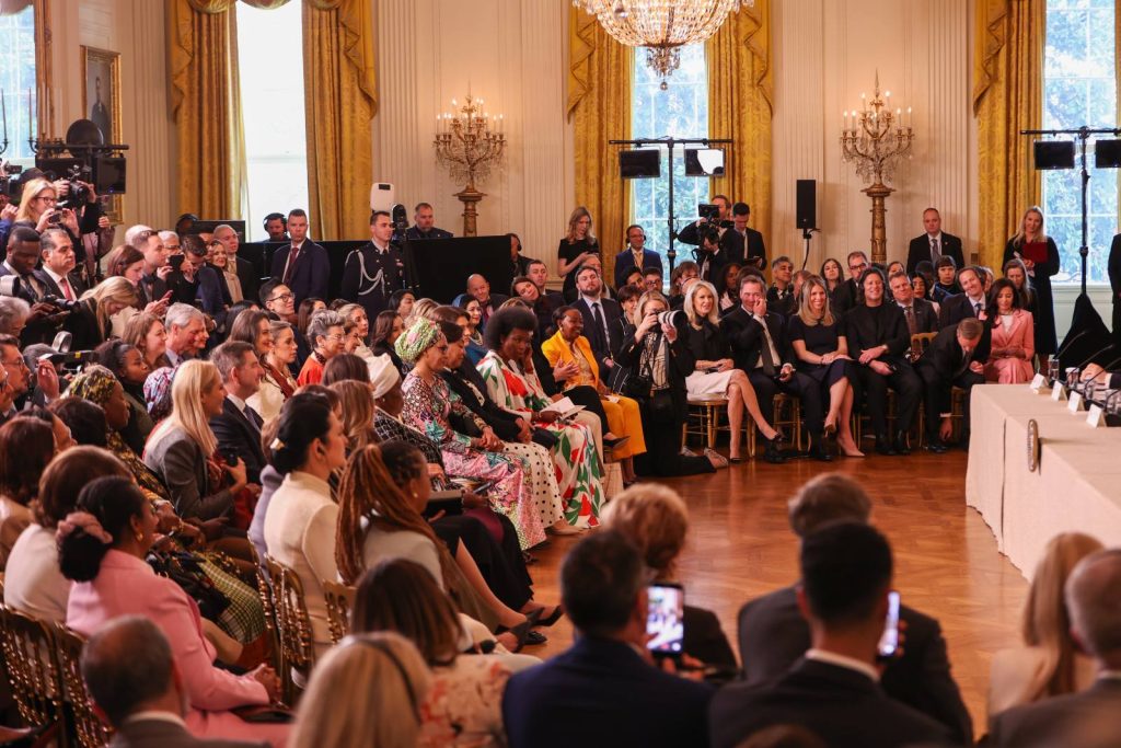 Сопругата на премиерот на глобален самит во Вашингтон во организација на Меланија Трамп