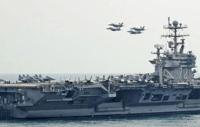 Отворен оган врз ирански брод што премногу се приближил до носачот на авиони „Абрахам Линколн“