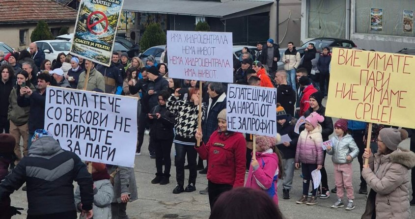 Жителите на виничко Блатец со стража ја чуваат реката од инвеститор на мала хидроцентрала, велат без неа нема живот, ниту храна