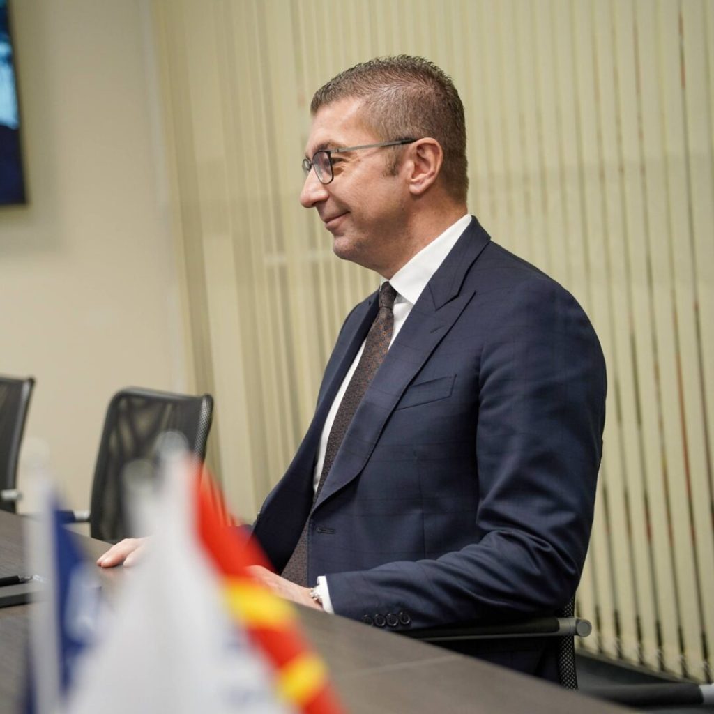 Авион од 100 милиони евра, мерцедеси од 650.000, очила и часовници од над 60.000 евра, тоа е хистерија Мицкоски, велат од СДСМ