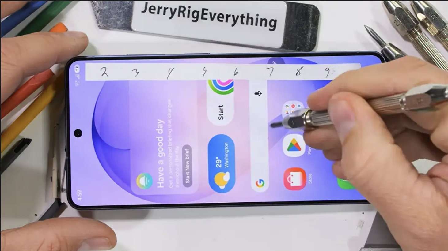 Екранот на Galaxy S26 Ultra е поотпорен на гребнатини отколку кај S25 Ultra