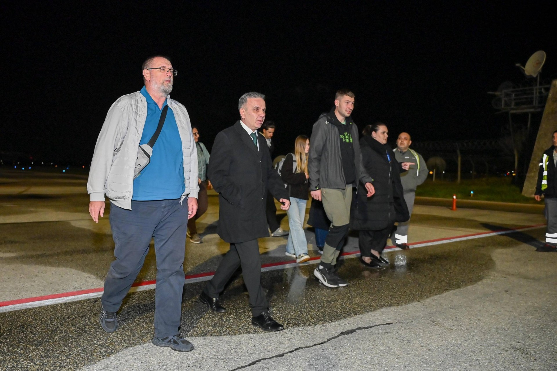 „ВО ВАКВИ МОМЕНТИ ВАЖНО Е ГРАЃАНИТЕ ДА ЗНААТ ДЕКА ДРЖАВАТА Е ТУКА ЗА НИВ“: Димитровски по пречекот на нашите од Израел