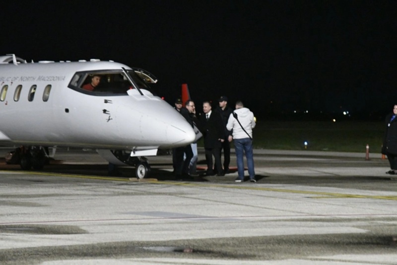 Групата македонски државјани евакуирани од Израел пристигнаа со владниот авион во Скопје