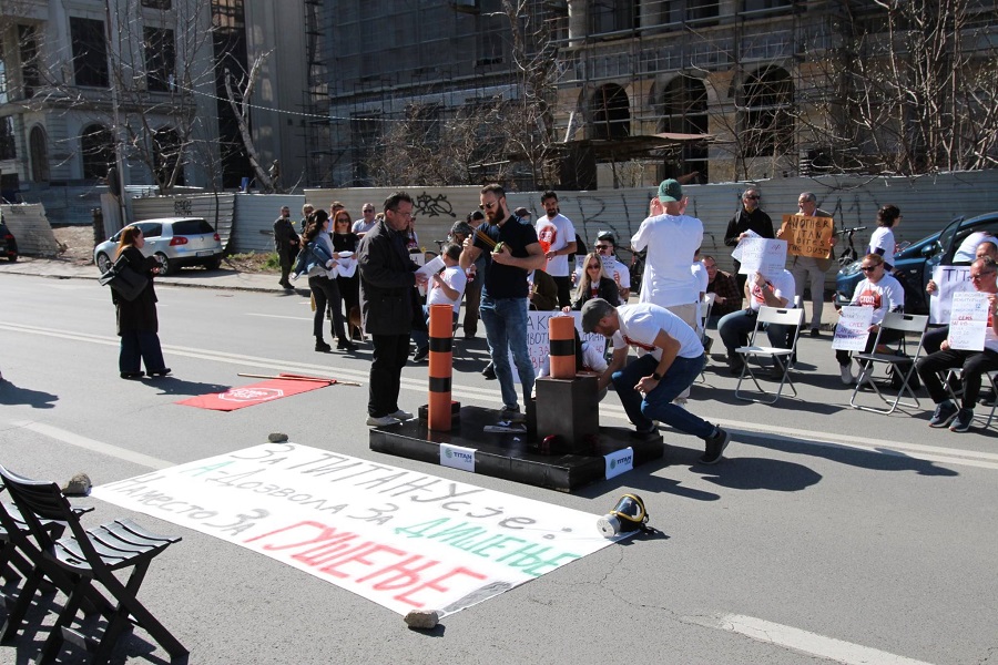 Герила акција на „Стоп за Усје“ пред Министерството за животна средина – Хоџа вети јавна расправа