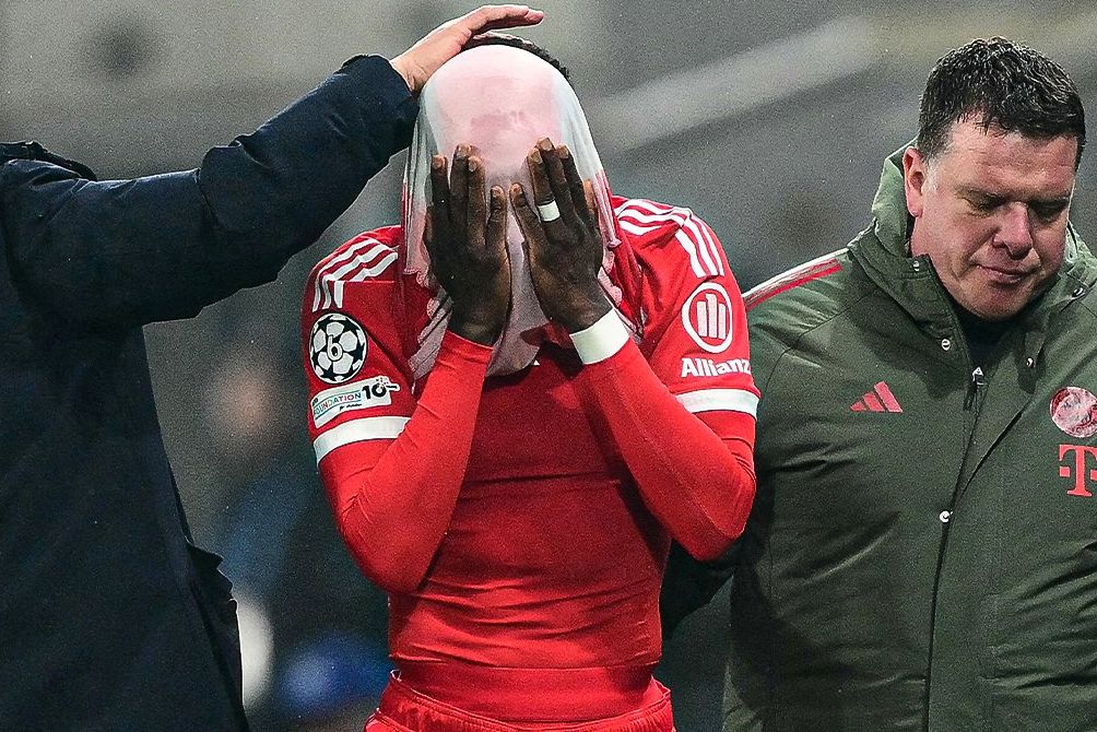 Пех за Баварците: Фудбалер на Баерн поради повреда плачејќи го напушти теренот (ФОТО)