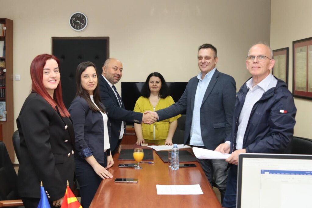 Зголемување на платите во Државниот архив: Потпишан колективен договор!