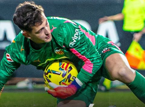 Столе прв чувар на мрежата на Валенсија