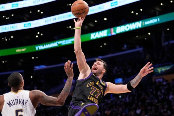 Лејкерси славеа против Њу Орлеанс, Кливленд го победи лидерот на Истокот