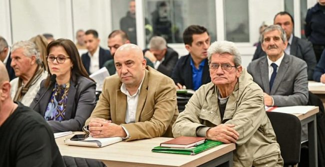 ЌЕ ТЕ ПРАТАМ ВО ПРИТВОР АКО НЕ МОЖЕШ ДА ДОАЃАШ НА СУДЕЊЕ, ПА ЌЕ ИМАШ ПРЕВОЗ, МУ РЕЧЕ СУДИЈКАТА НА СОПСТВЕНИКОТ НА ОБЈЕКТОТ НА „ПУЛС“