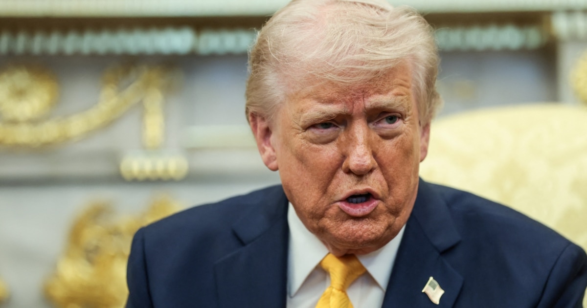 Трамп вели дека „нема со кого да разговара“ во Иран