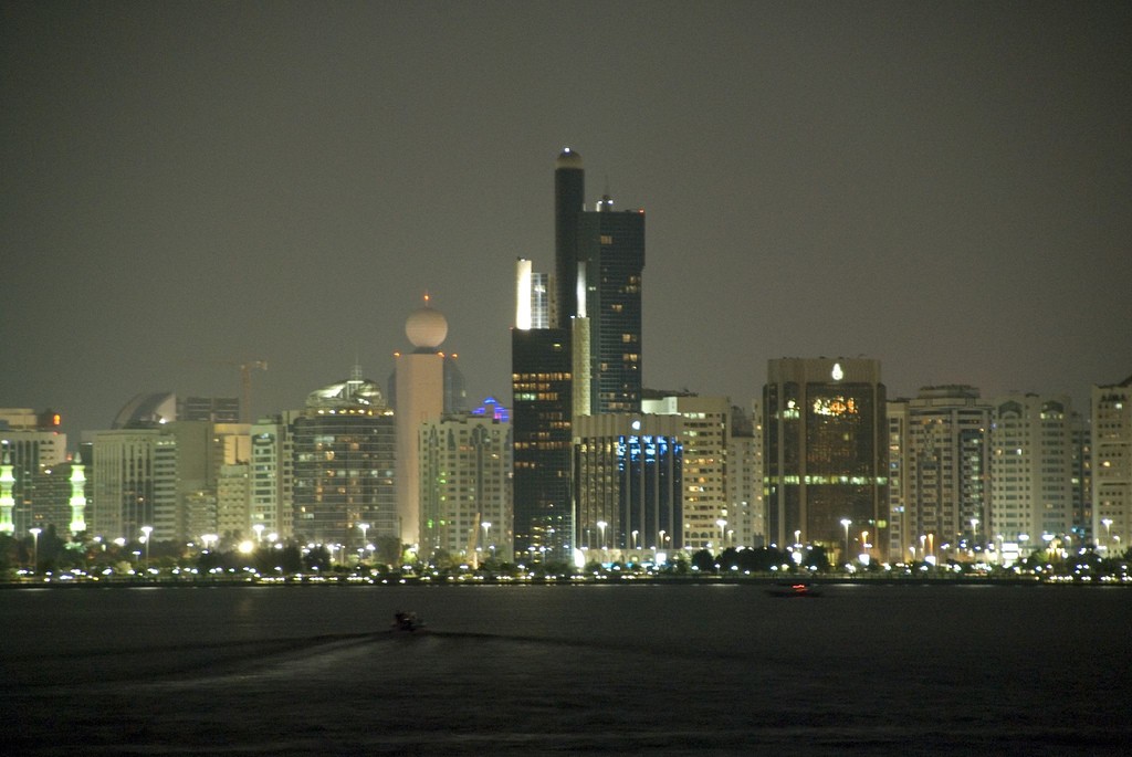 Сите граѓани кои се заинтересирани за евакуација да се пријават во амбасадата во Абу Даби