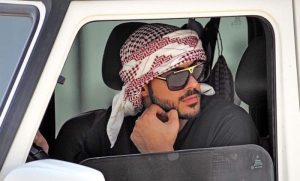 (ФОТО) ПРОТЕРАН ОД САУДИСКА АРАБИЈА ЗАТОА ШТО Е „ПРЕМНОГУ УБАВ“: Заработил милиони од својата приказна, а потоа ги налутил своите обожавателки кога се оженил со „грда“ девојка