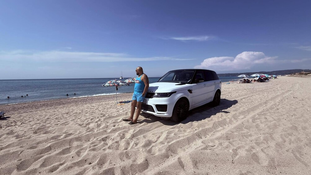 Запален џипот на градоначалникот Курто Дудуш од Шутка