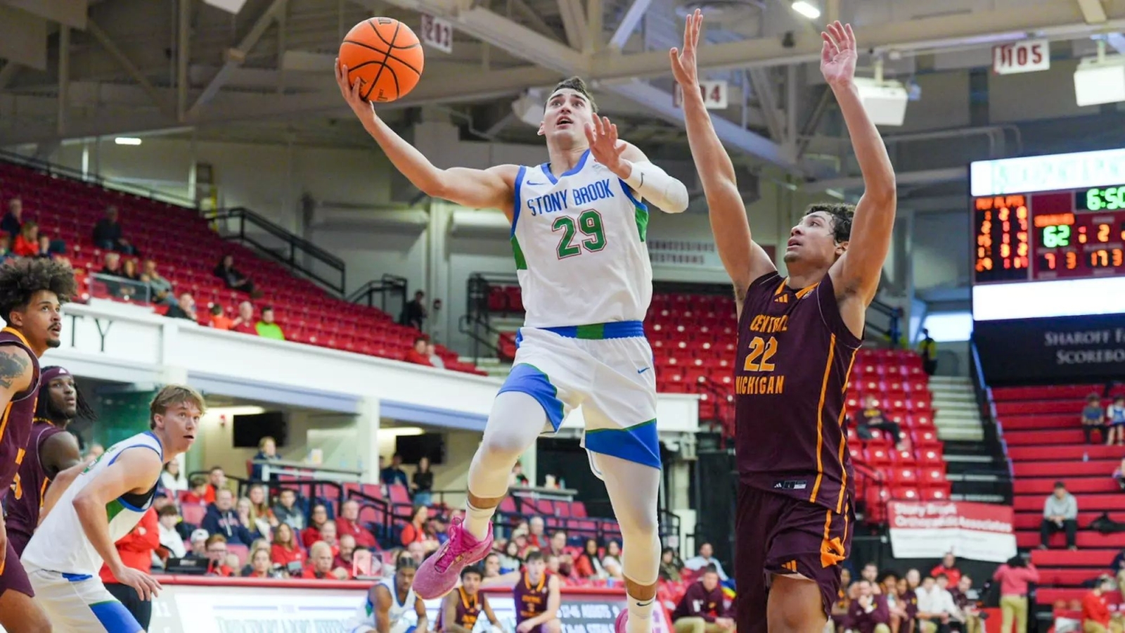 Шошкиќ маестрално ја затвори НЦАА-сезоната – до врв го наполни кошот на ривалот (ВИДЕО)