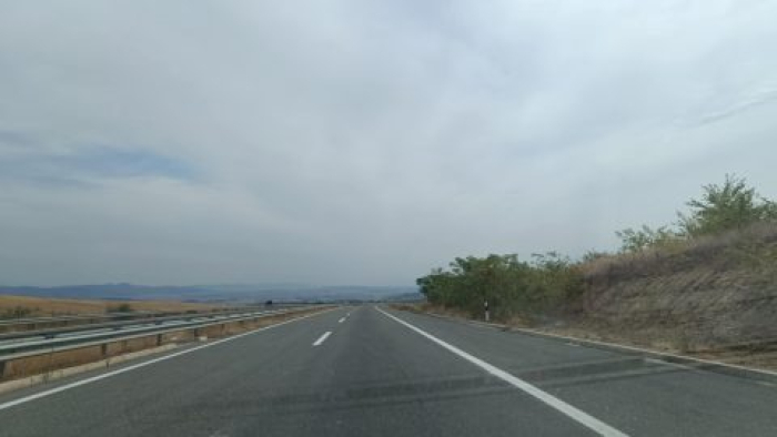 Сообраќајот на државните патишта се одвива непречено, по суви коловози