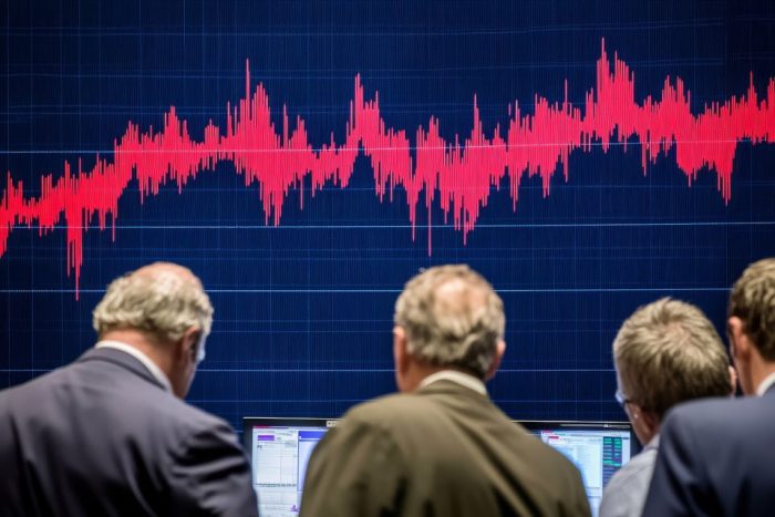 ВОЈНАТА ВО ИРАН ЈА ТРЕСЕ ЕКОНОМИЈАТА: Азиската берза во црвено, цената на нафтата расте, најголеми губитници се авиокомпаниите