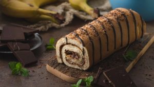 (Рецепт) ВОЗДУШЕСТО И ВКУСНО: Ролат со банани и чоколадо