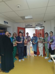 Романската црква подели околу 500 икони на Богородица на мајки и медицински персонал