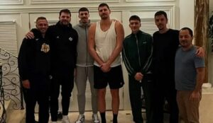 Јокиќ беше домаќин на Дончиќ – неговиот стајлинг ги изнасмеа сите (ФОТО)