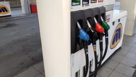Цената на бензините се зголемува за седум, а на дизелот за 6,5 денари за литар