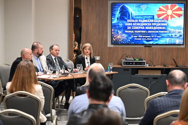 ВО МАКЕДОНИЈА СЕ СПРЕМА ЗАКОН КОЈ ЌЕ ПОМОГНЕ ВО СПРЕЧУВАЊЕТО НА ОНЛАЈН РАДИКАЛИЗАЦИЈА, КАЖА ПАВЛЕ ТРАЈАНОВ НА ЈАВНА ТРИБИНА НА ИКС ВО СКОПЈЕ