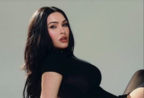 Тесен топ и минијатурни танга гаќички: Меган Фокс се врати на Инстаграм со жешки фотографии